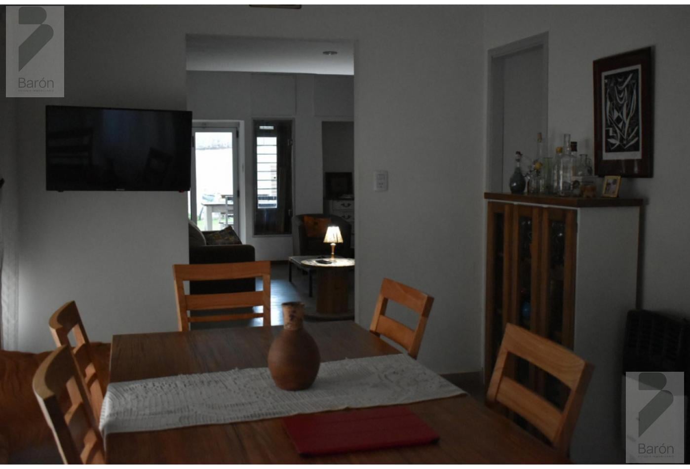 Foto de En venta Casa 4 ambientes con parque, Castelar Norte!, imagen 3