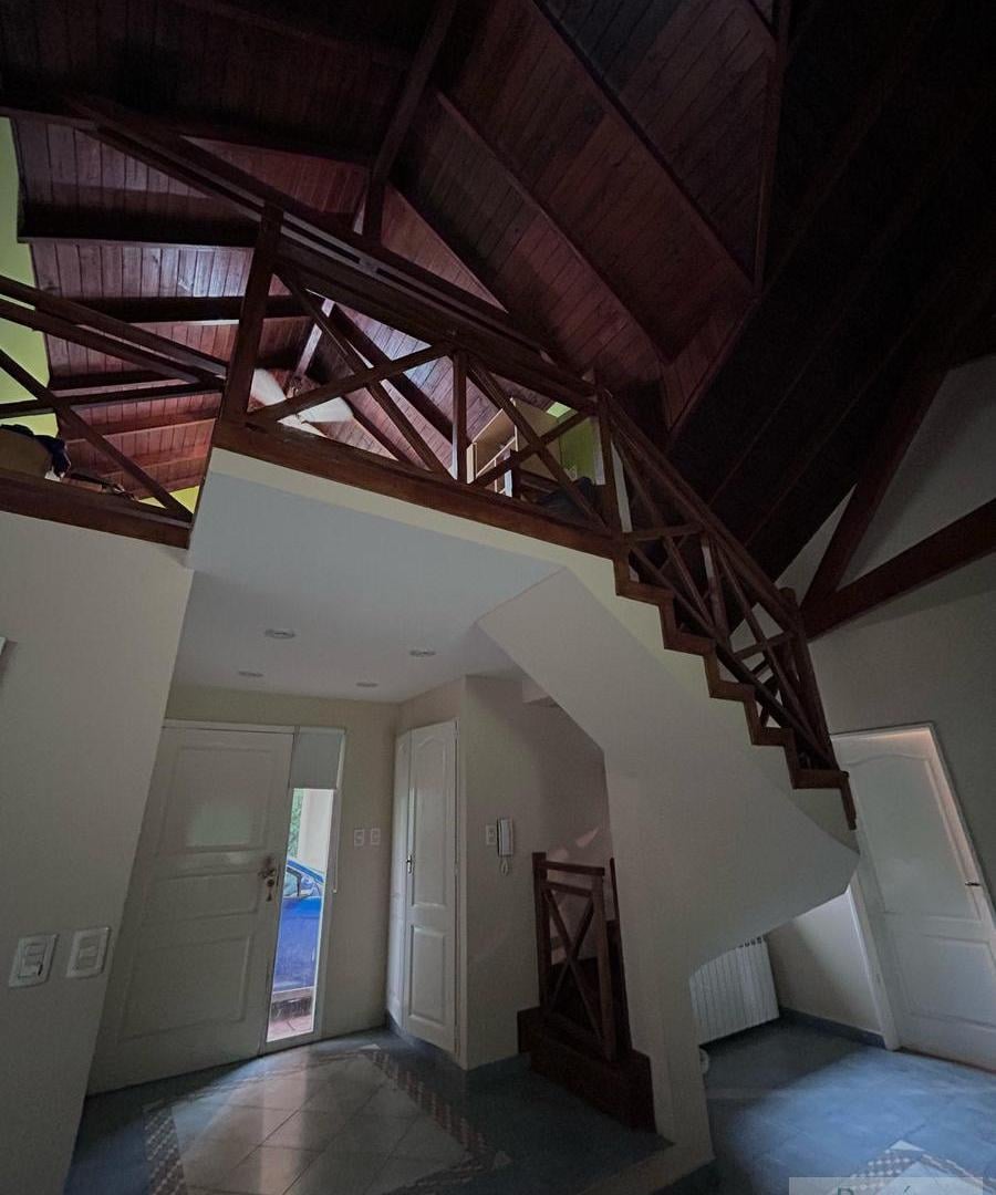 Foto de Venta Amplio Chalet en Club de campo El Moro, Marcos Paz, imagen 1