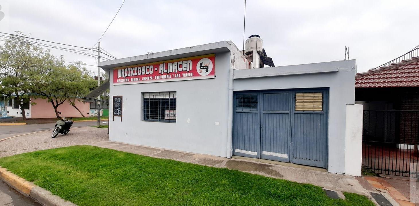 Foto de OPORTUNIDAD INVERSORES! Venta de Local con garage y lote de terreno, imagen 4