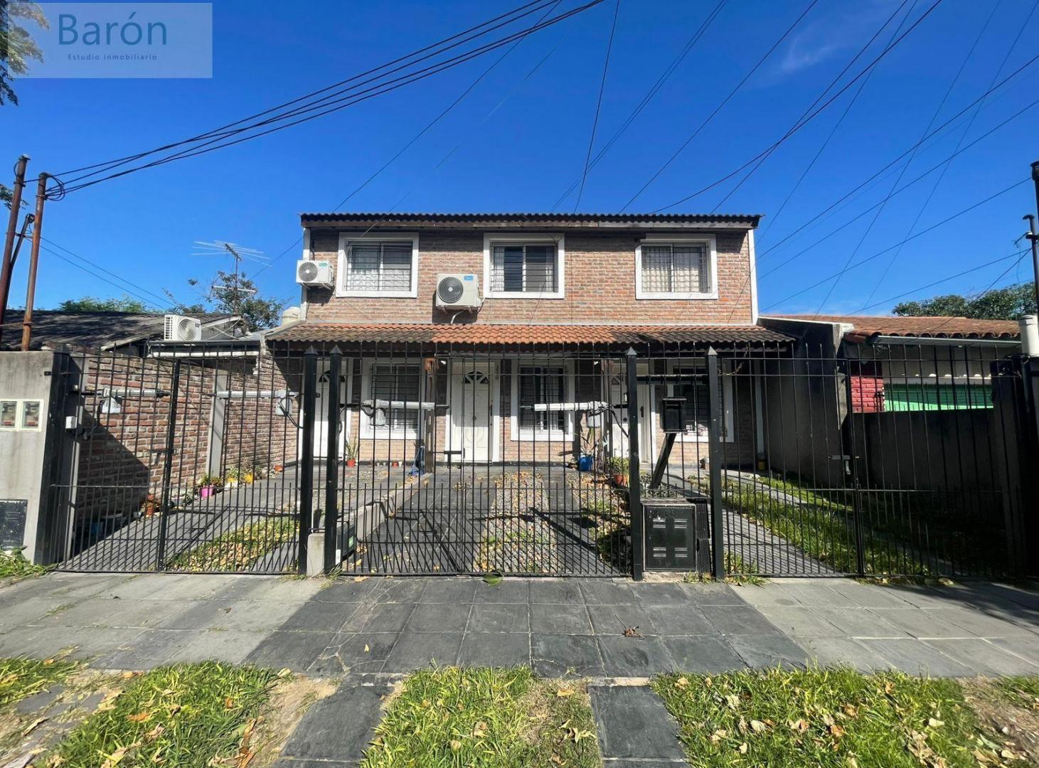 Foto de VENTA Duplex 3 ambientes con cochera, proximo autopista, Ituzango Norte!, imagen 2