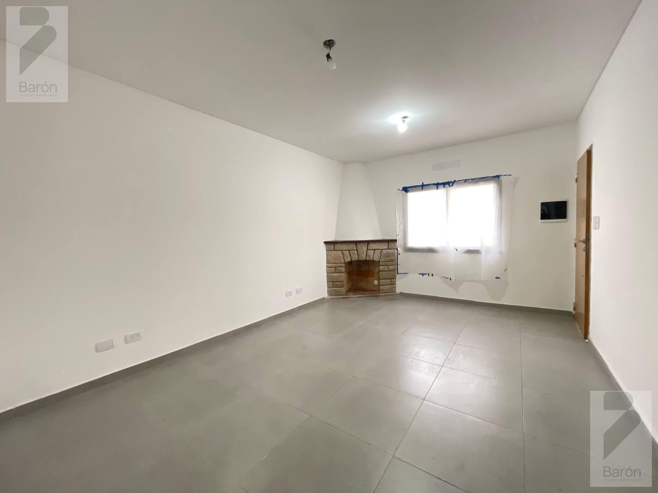 Foto de En venta Chalet 3 ambientes reciclado a nuevo, sobre Av. Arias, imagen 2