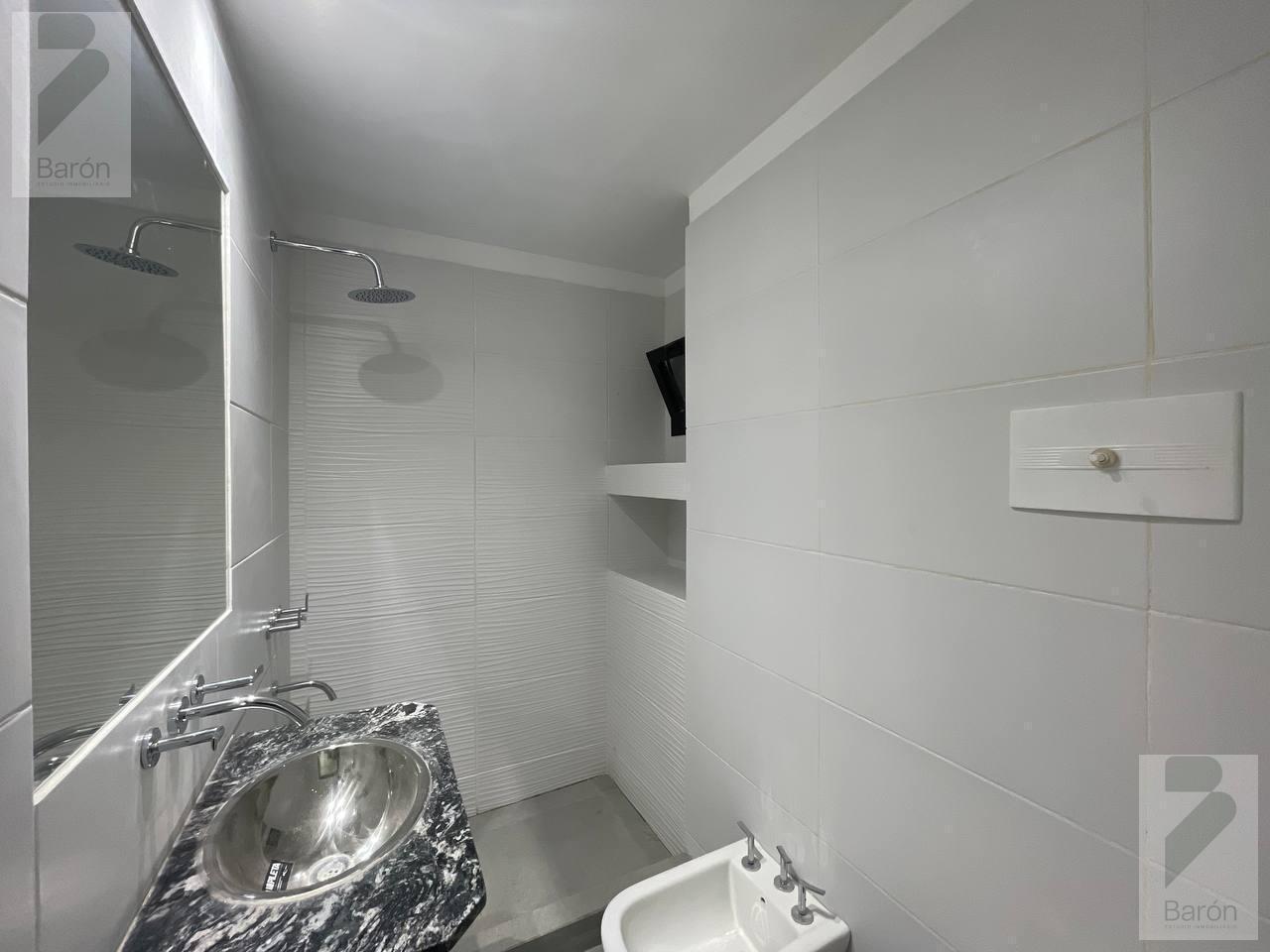 Foto de En venta Chalet 3 ambientes reciclado a nuevo, sobre Av. Arias, imagen 3