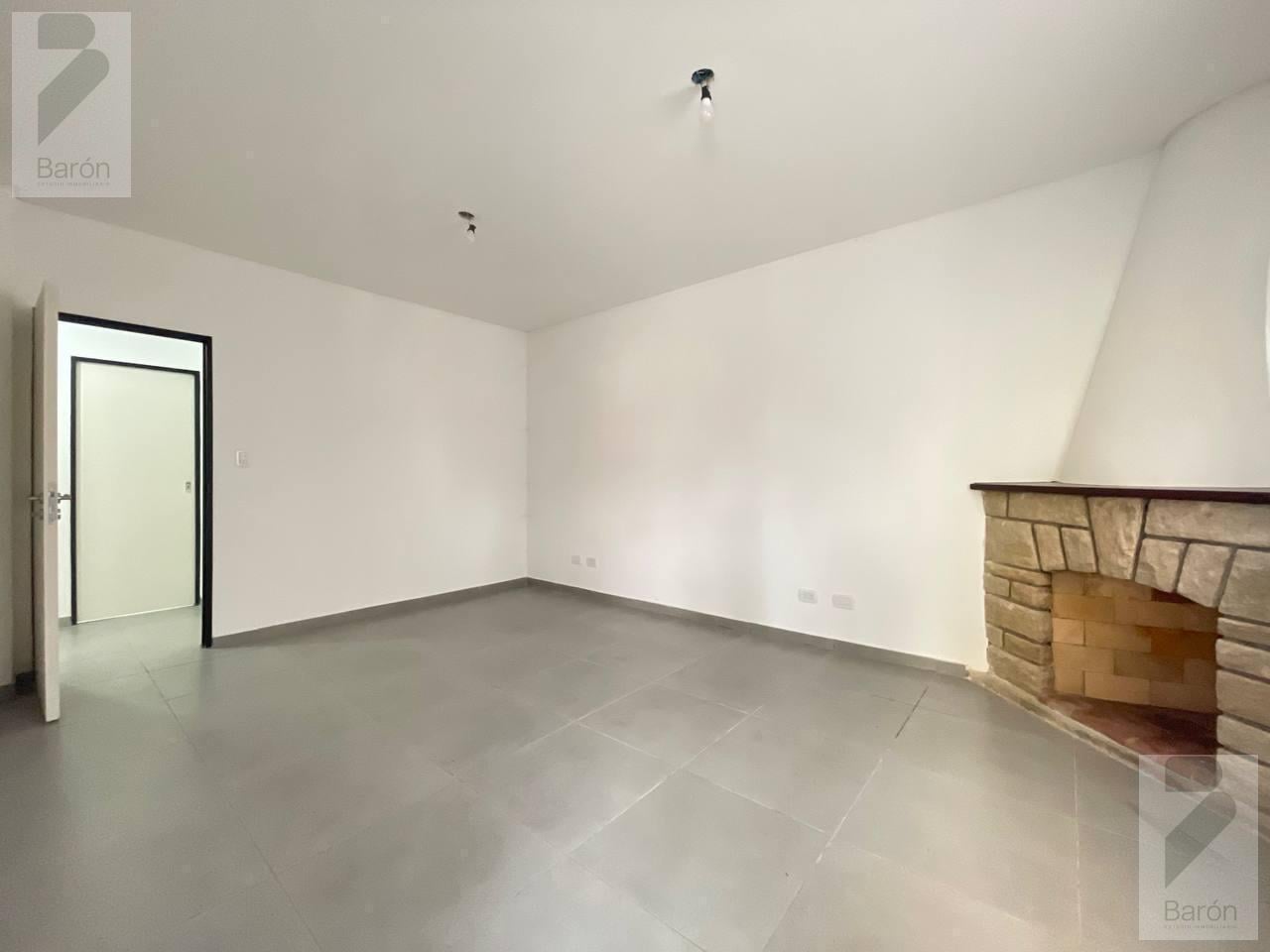 Foto de En venta Chalet 3 ambientes reciclado a nuevo, sobre Av. Arias, imagen 1