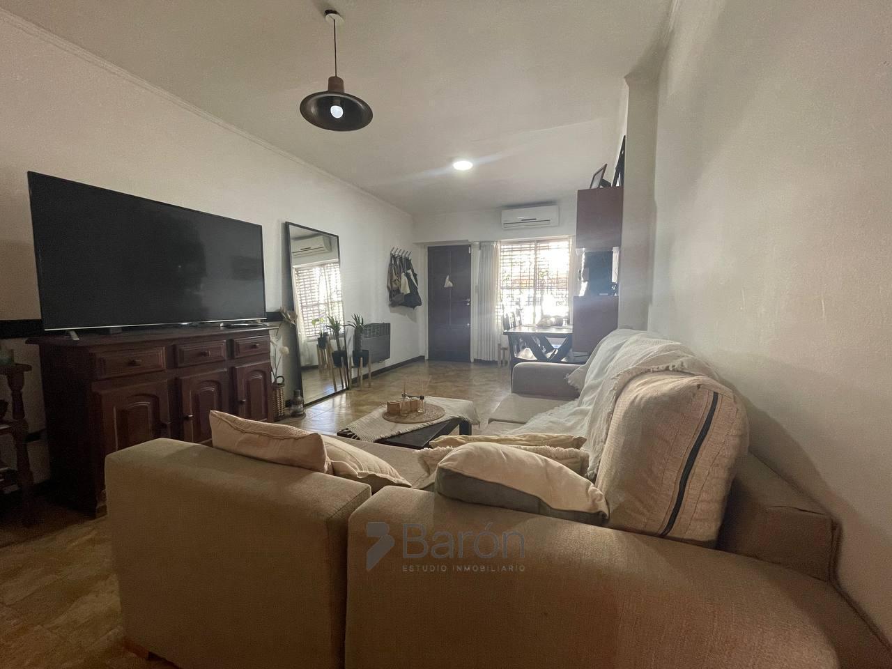 Foto de Chalet 4 ambientes con parque, zona Centrica de Castelar Sur!, imagen 3
