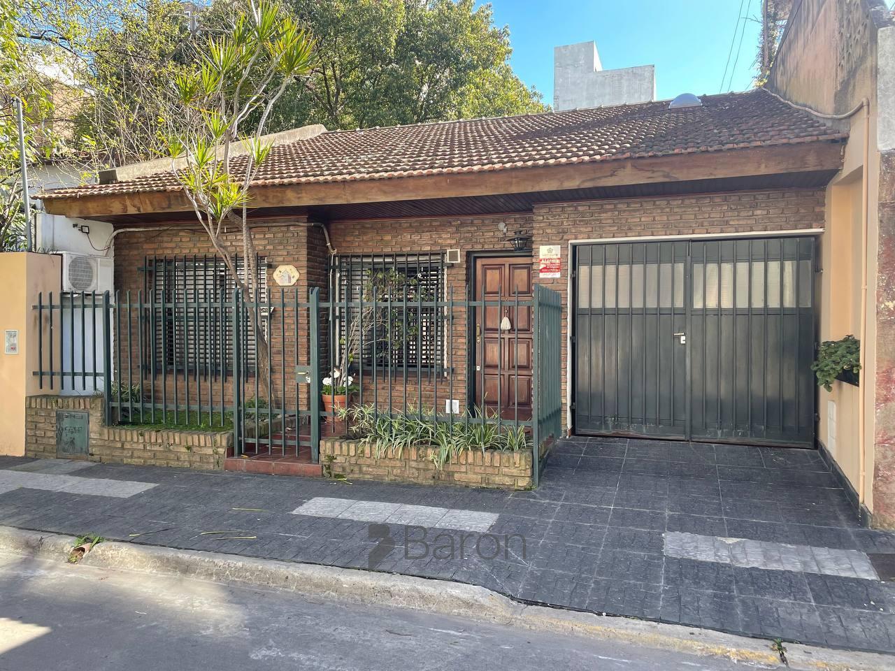 Foto de Chalet 4 ambientes con parque, zona Centrica de Castelar Sur!, imagen 4