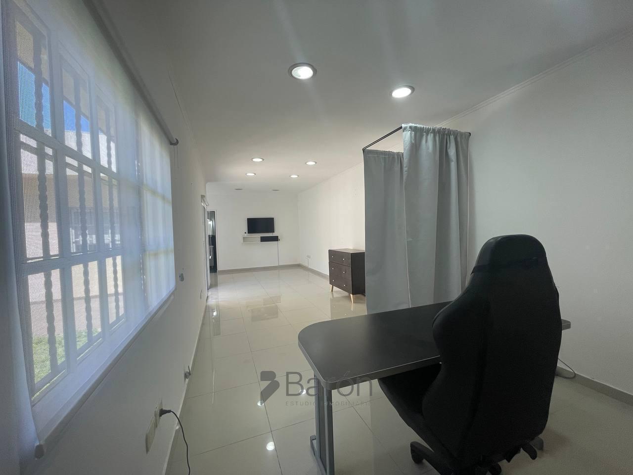 Foto de En alquiler departamento oficina en planta baja, centro de Ituzaingo, imagen 1