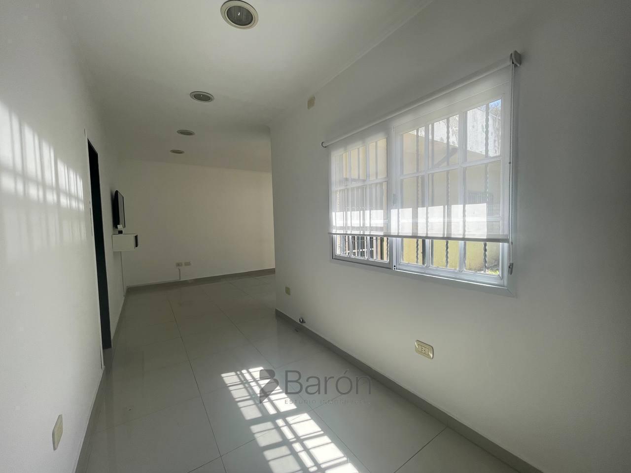 Foto de En alquiler departamento oficina en planta baja, centro de Ituzaingo, imagen 5