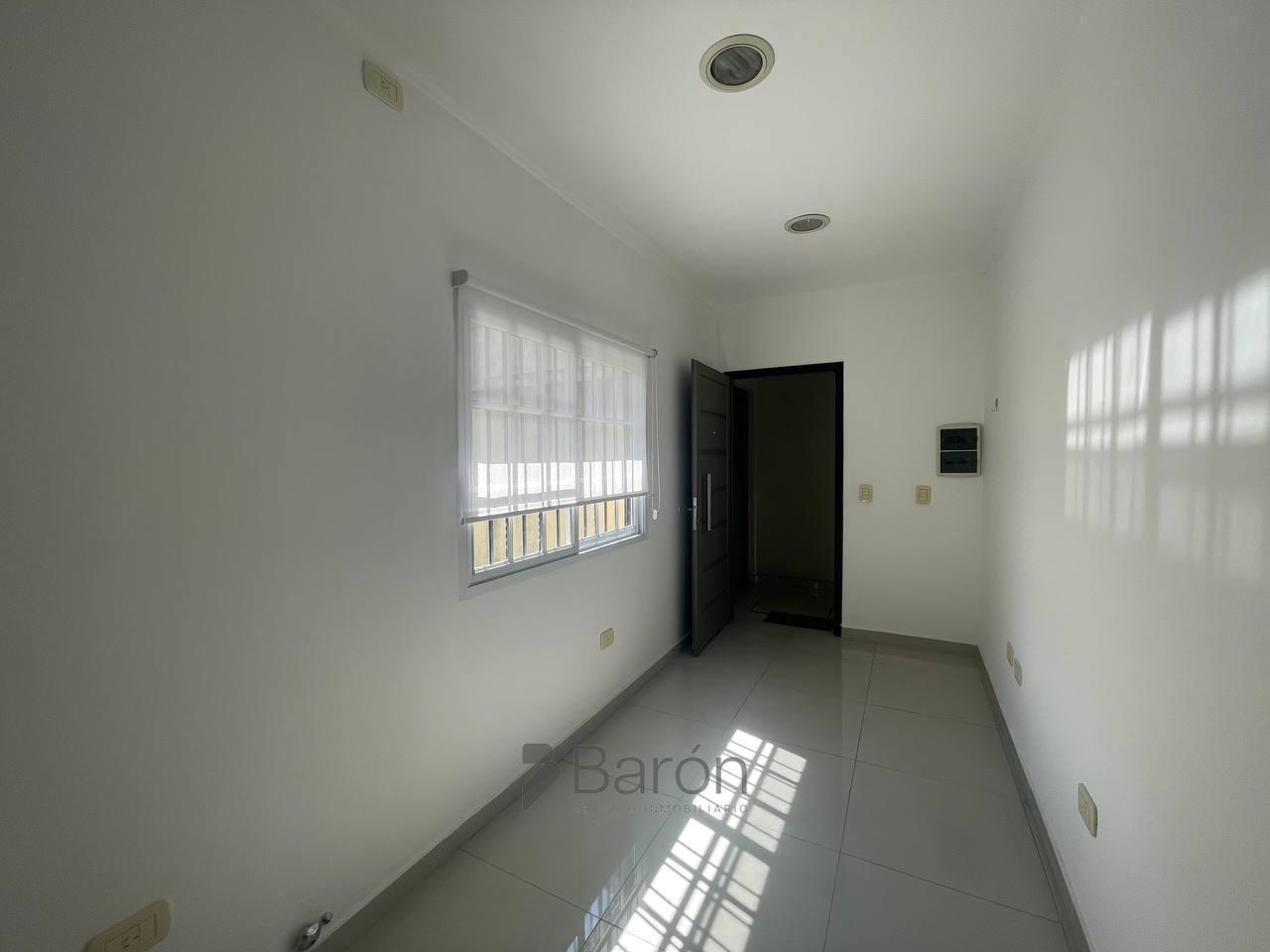 Foto de En alquiler departamento oficina en planta baja, centro de Ituzaingo, imagen 4