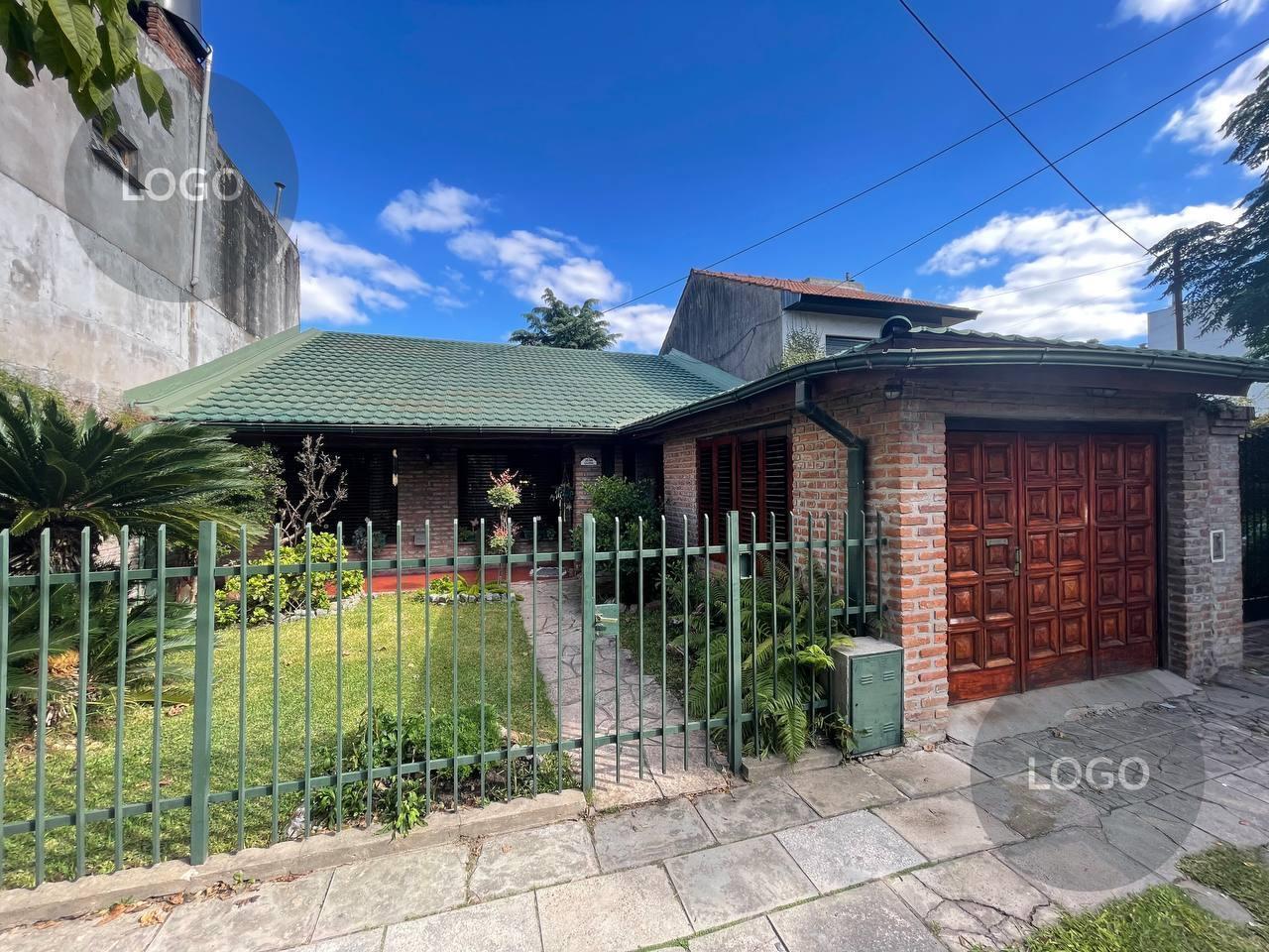Foto de En venta Chalet 4 ambientes, barrio residencial proximo a acceso oeste, imagen 1