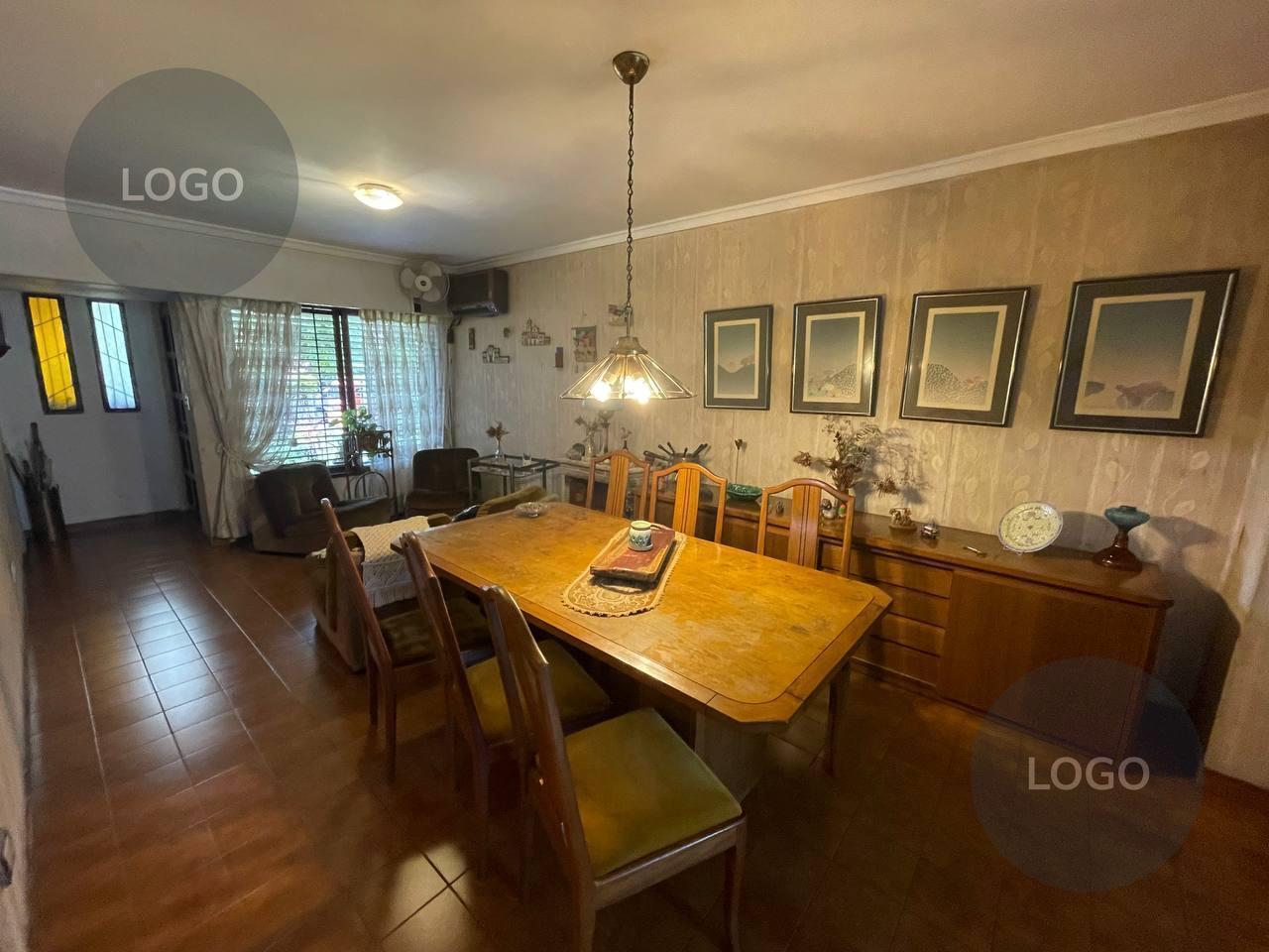 Foto de En venta Chalet 4 ambientes, barrio residencial proximo a acceso oeste, imagen 2