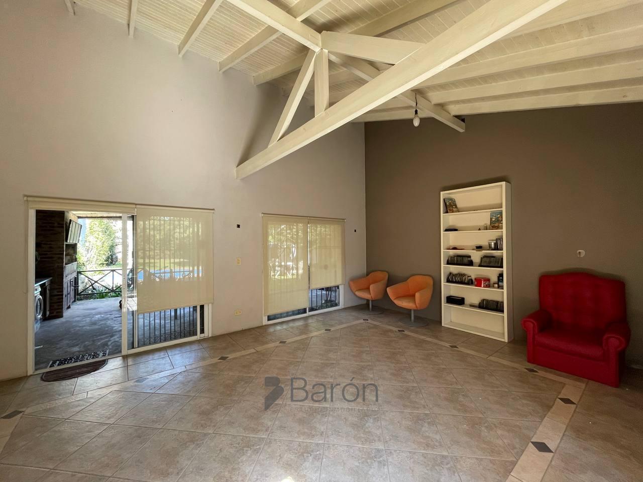 Foto de En venta Casa 4ambientes con parque, Ituzaingo Sur!, imagen 2