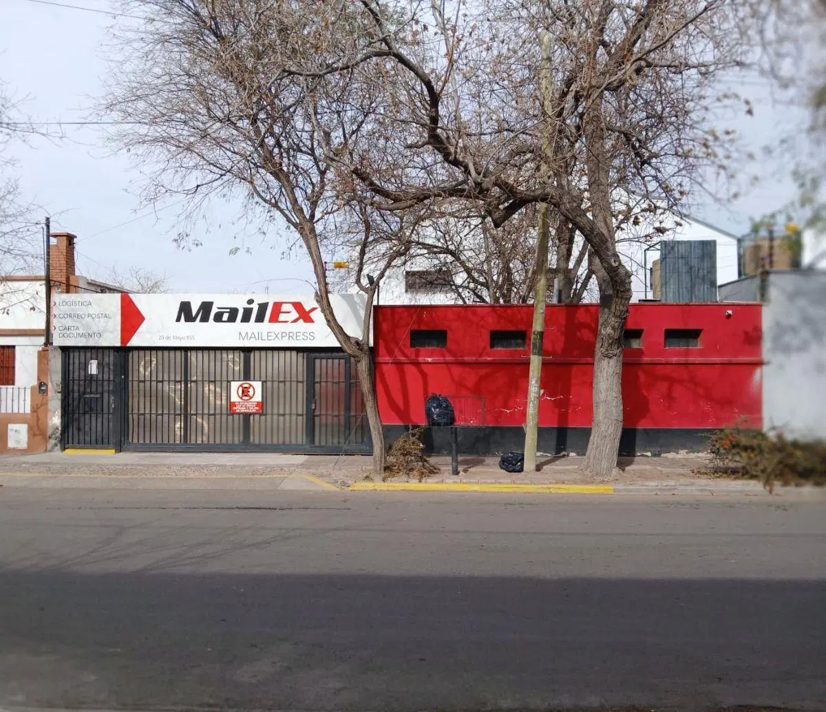 Galpón y oficinas en alquiler en ubicación estratégica 1