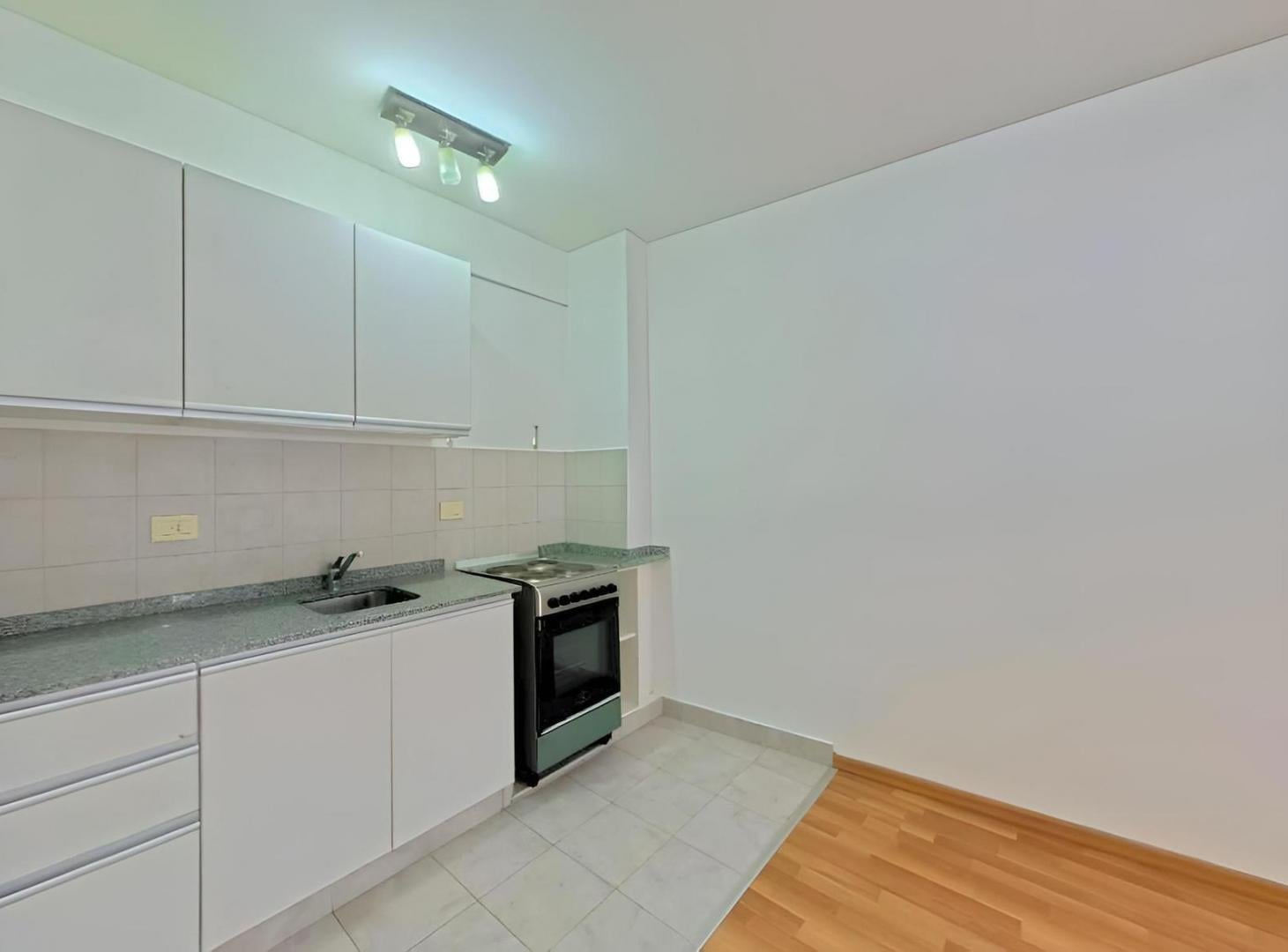 Foto de Departamento en venta de 2 ambientes con 2 baños y cochera, imagen 1
