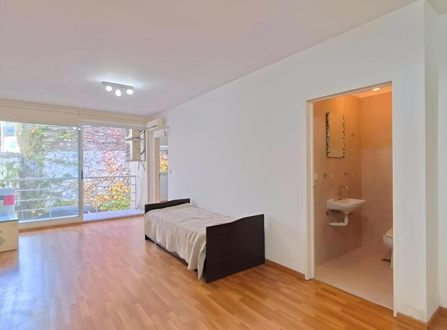 Foto de Departamento en venta de 2 ambientes con 2 baños y cochera, imagen 2