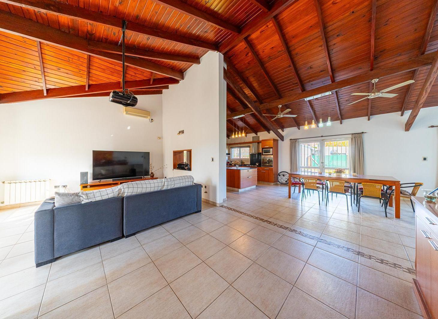 Foto de Casa de 5 Dormitorios en Funes, imagen 5