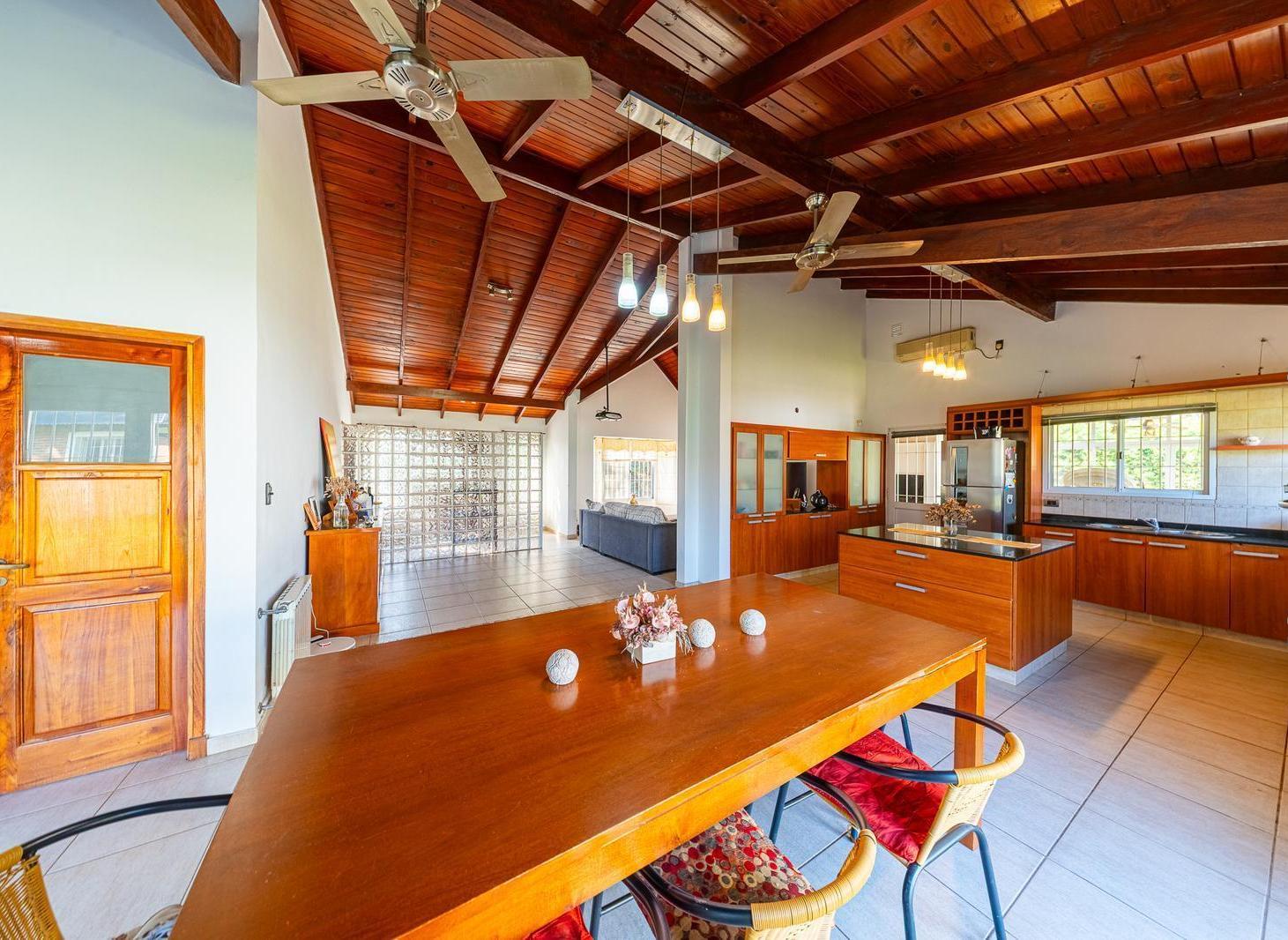 Foto de Casa de 5 Dormitorios en Funes, imagen 4