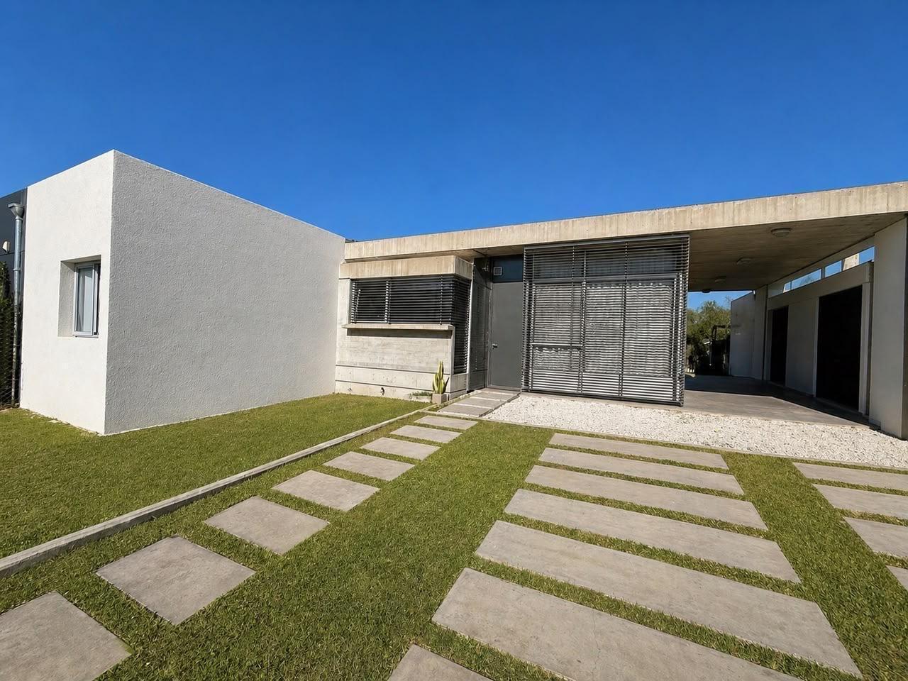 Foto de Casa De 3 Dormitorios en Cantegril, imagen 1