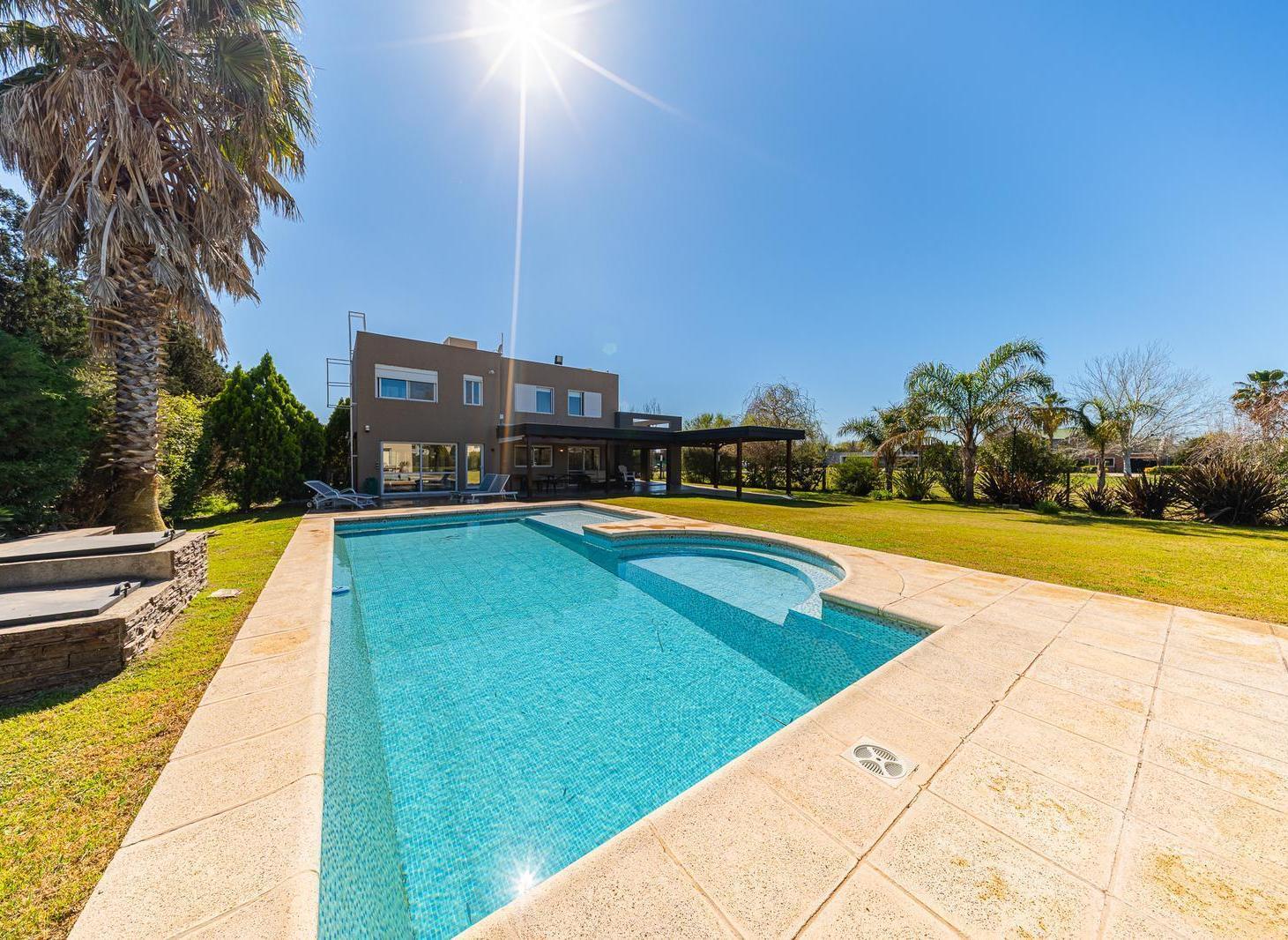 Foto de CASA DE 4 DORMITORIOS EN PUERTO ROLDAN, imagen 1