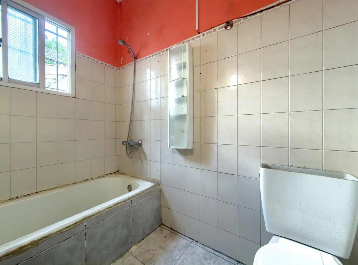 Venta - Casa 4 Ambientes - Gran Lote - Garage y Trotadora - A reciclar - Barrio El Progreso 4