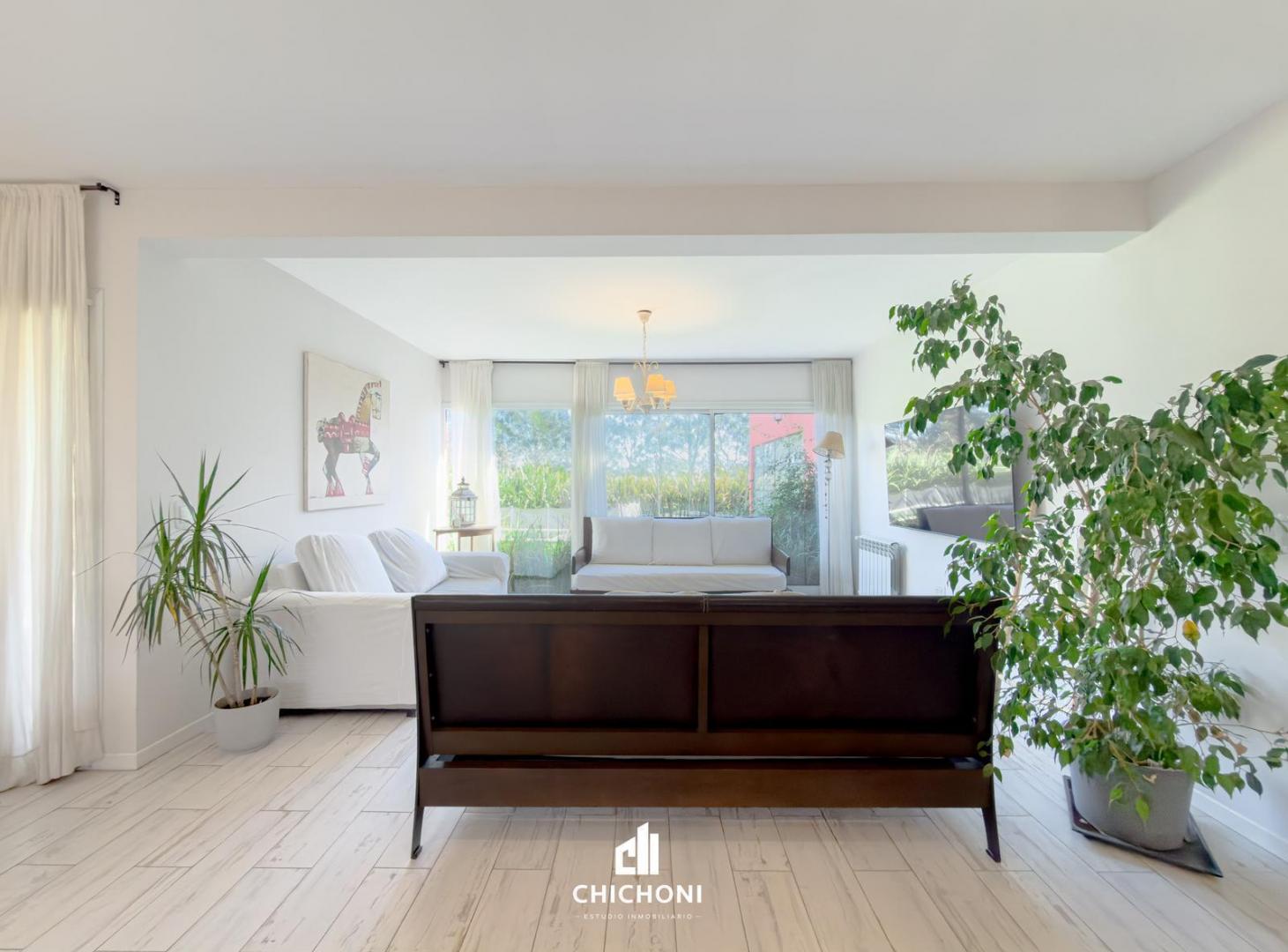 Foto de Venta - Casa 4 Ambientes - Parque con Piscina - Galería con Parrilla, imagen 4