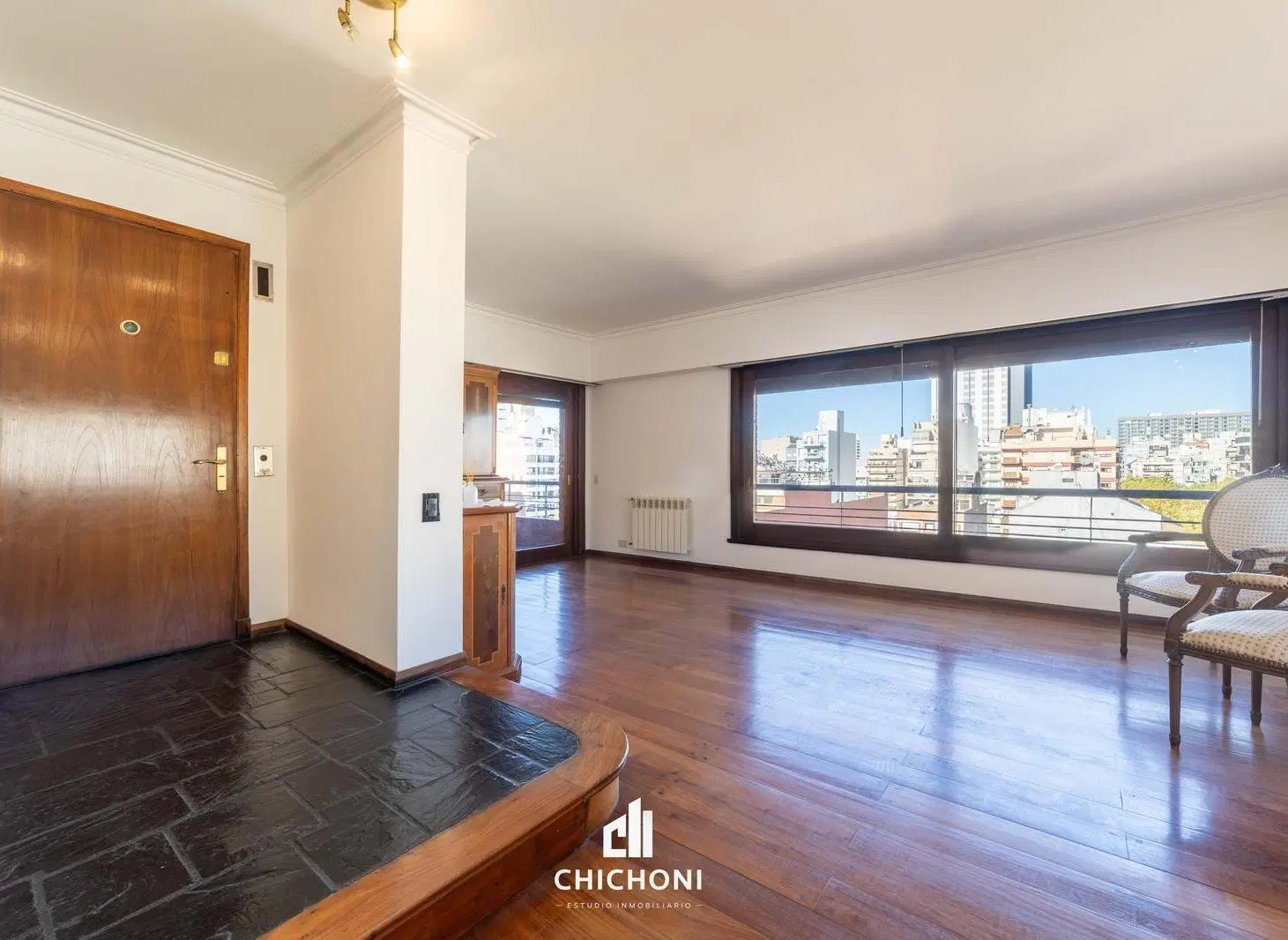 Alquiler 12 Meses - Piso Completo de 4 Ambientes con Dependencia - 2 Cocheras - La Perla 3