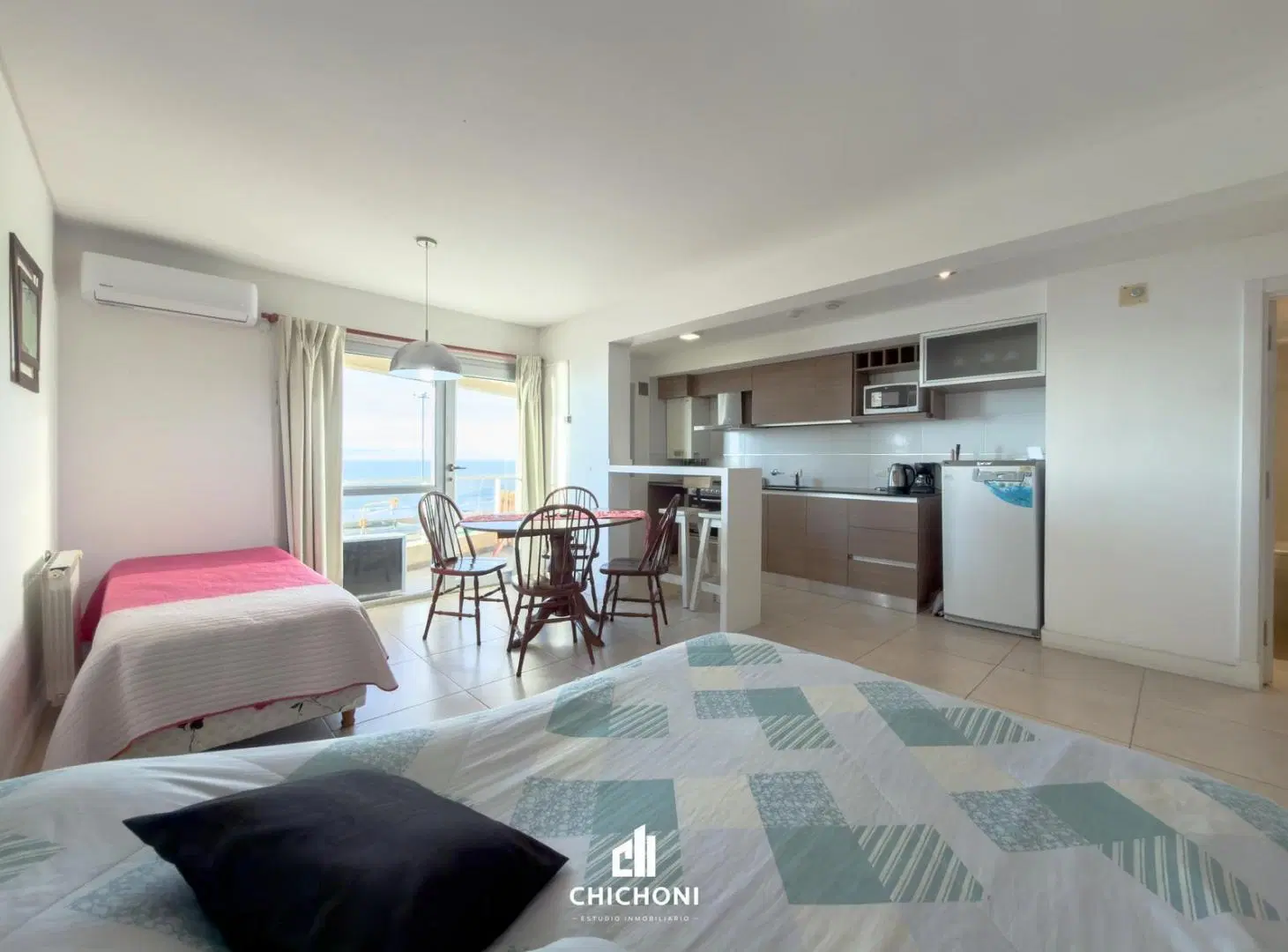 Venta - Departamento de 1 ambeinte al frente con balcón y vista al mar - Zona Constitución 4