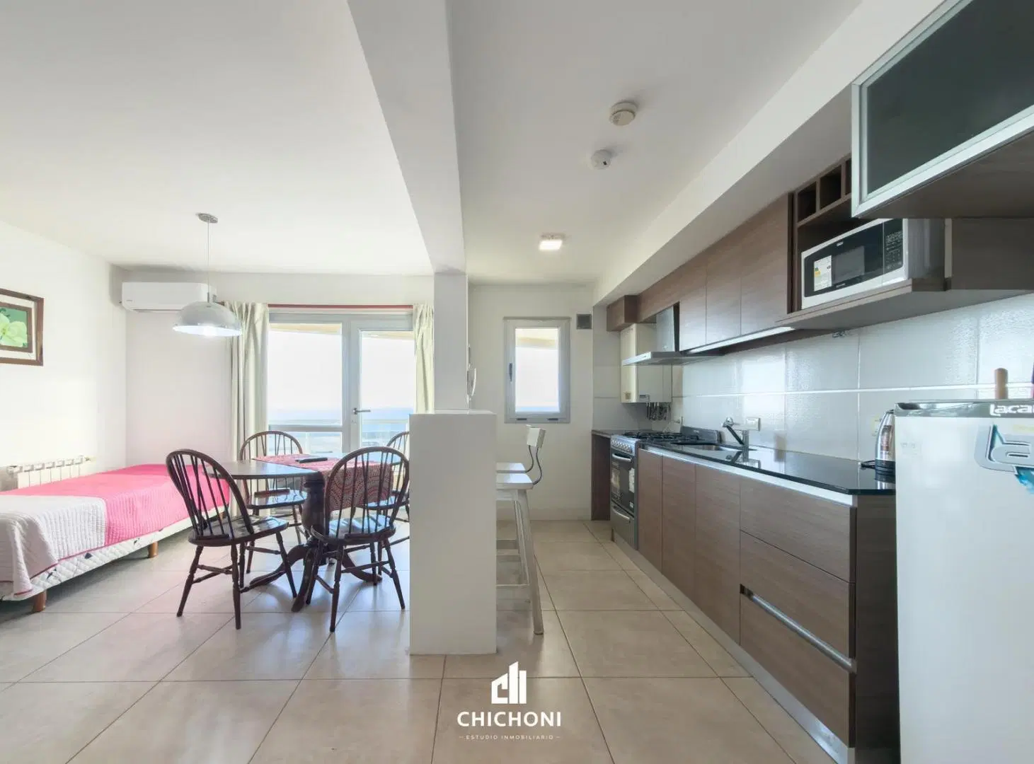 Venta - Departamento de 1 ambeinte al frente con balcón y vista al mar - Zona Constitución 3