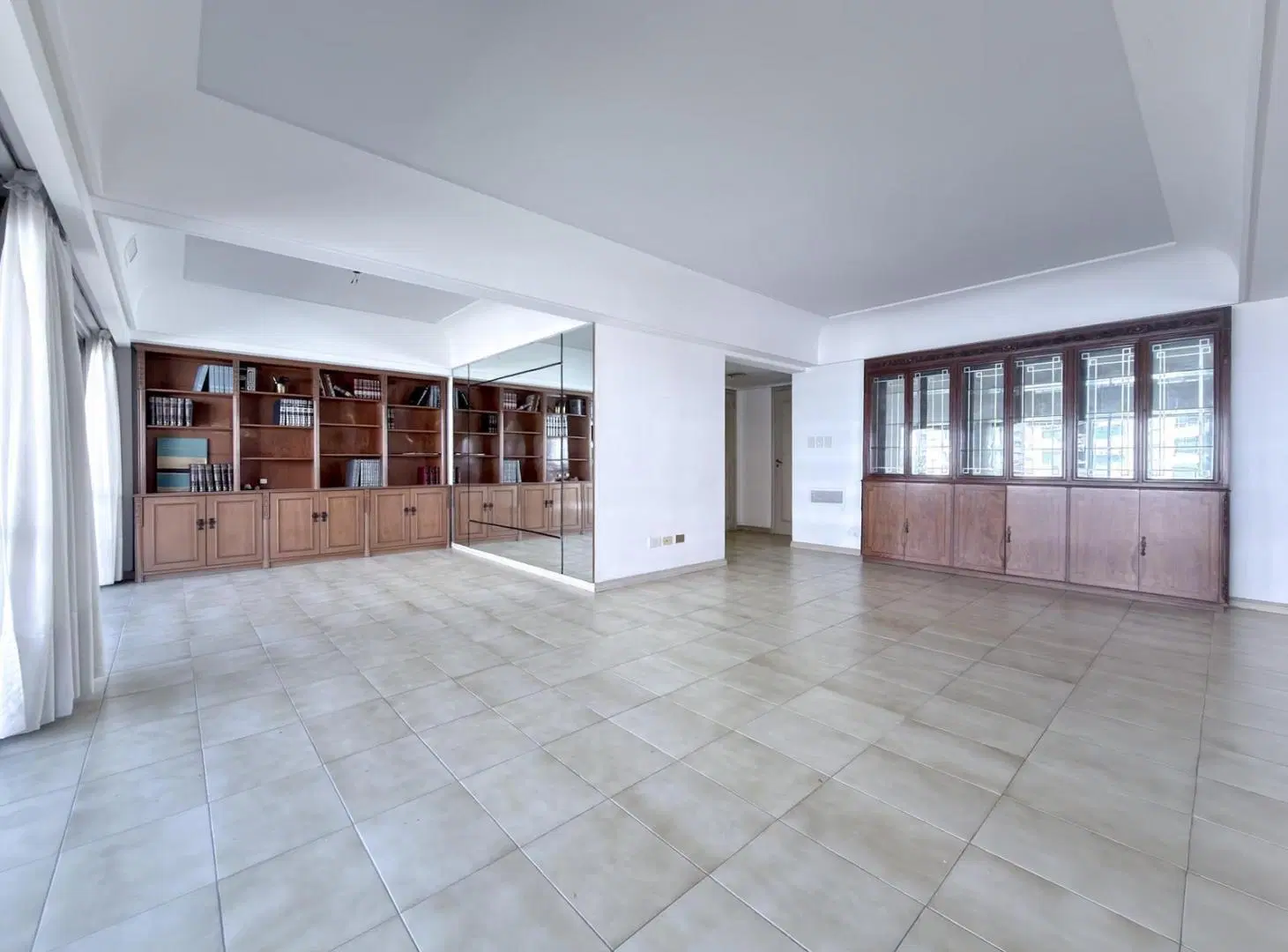 Semipiso 5 Ambientes - Vista la Plaza - 2 Cocheras - Zona Centro 2