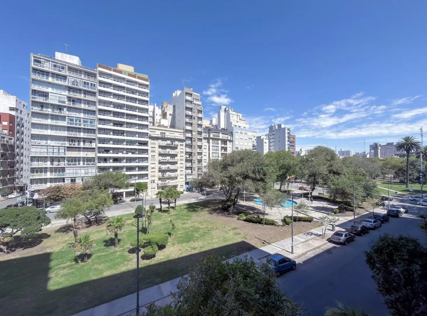 Semipiso 5 Ambientes - Vista la Plaza - 2 Cocheras - Zona Centro 3