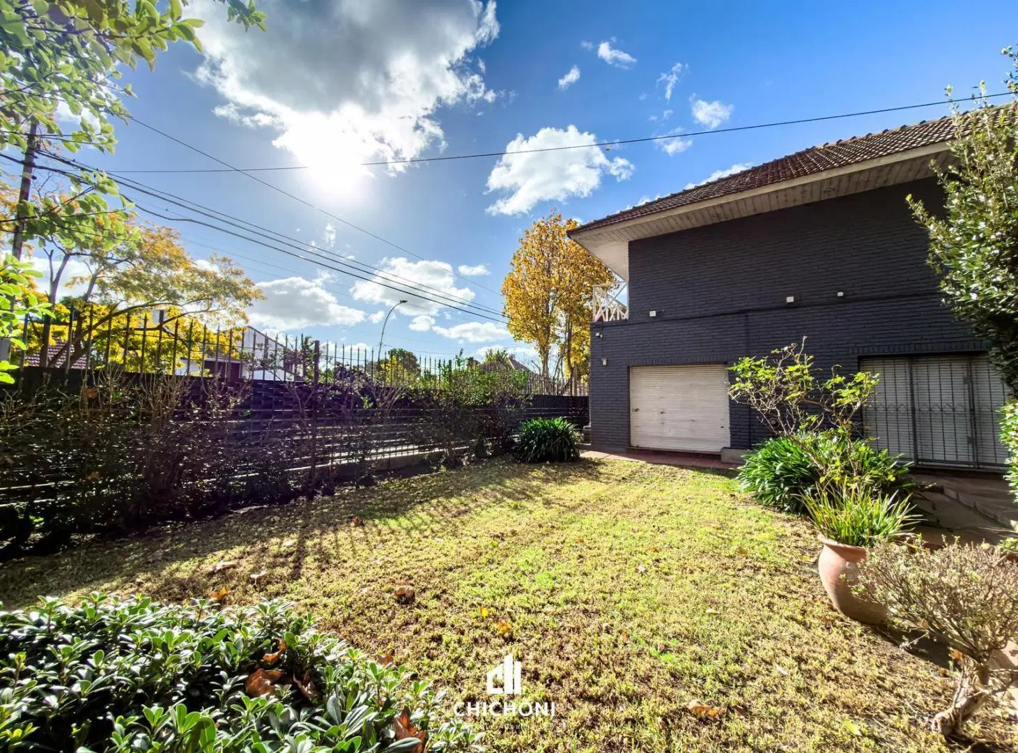 Venta - Casa 5 Ambientes - Parrilla Parque Garage y Quincho - Apto Credito - Barrio Santa Mónica 2