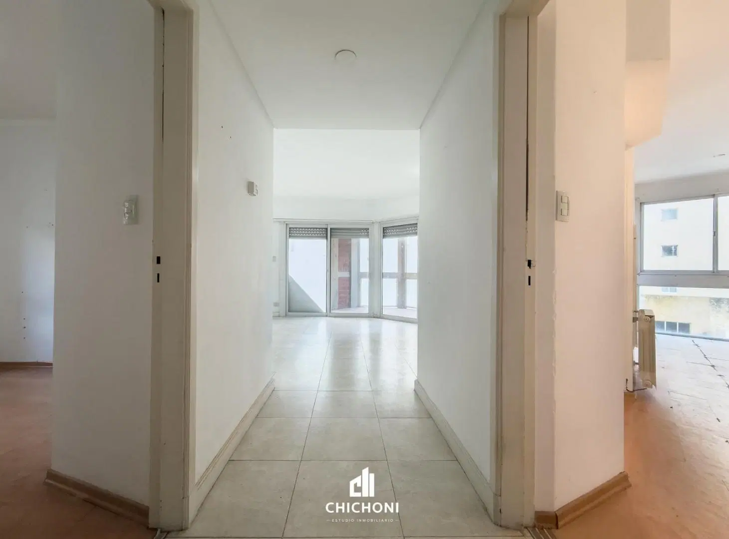 Venta - Departamento 3 ambientes con cochera y baulera - Contrafrente - La Perla 3
