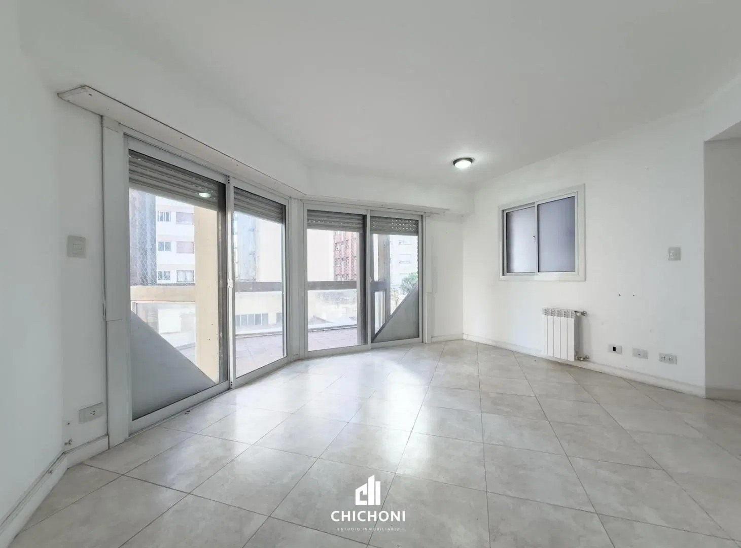 Venta - Departamento 3 ambientes con cochera y baulera - Contrafrente - La Perla 2