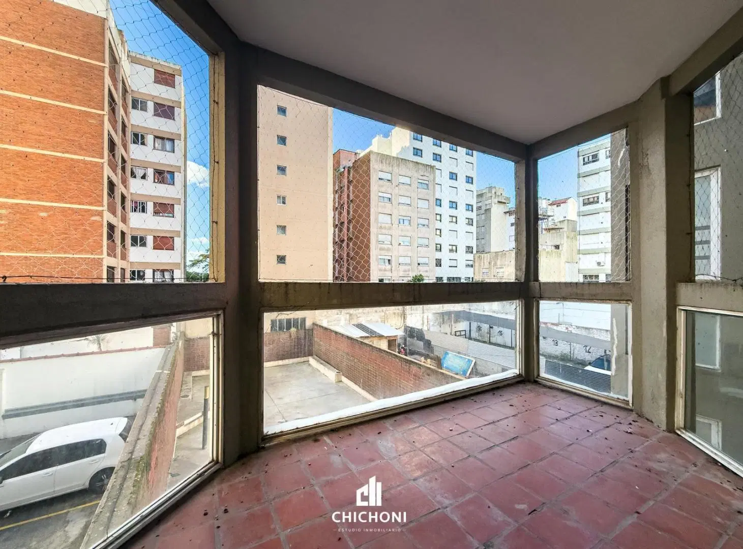 Venta - Departamento 3 ambientes con cochera y baulera - Contrafrente - La Perla 5
