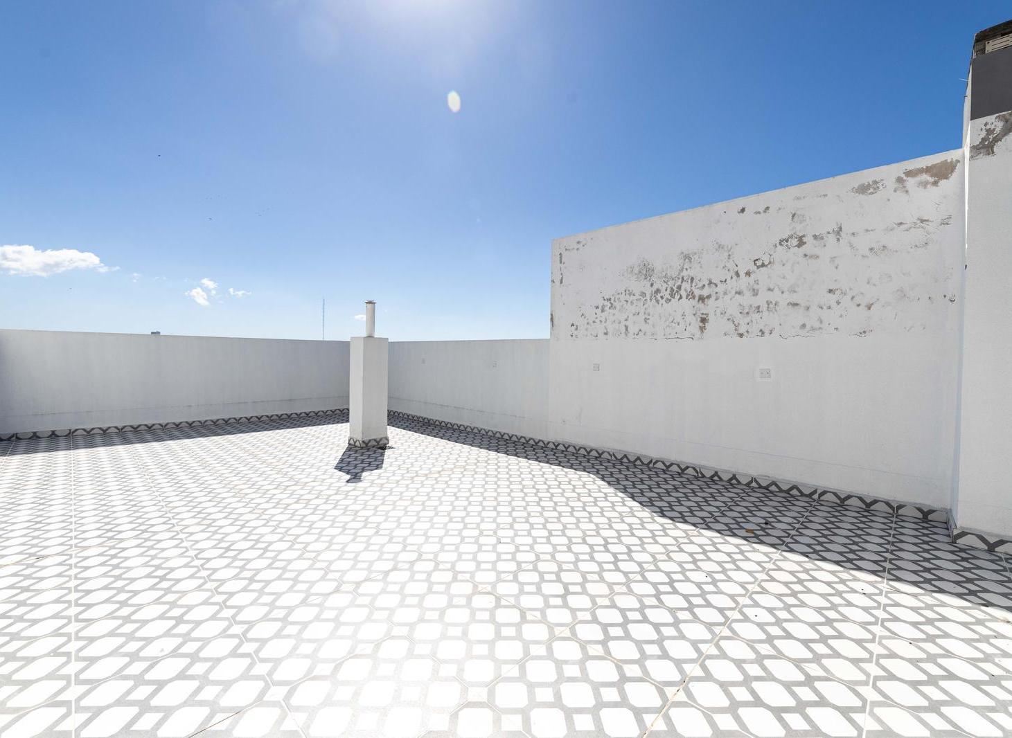 Foto de Venta - Departamento 2 Ambientes con Terraza Privada - Plaza Mitre, imagen 2