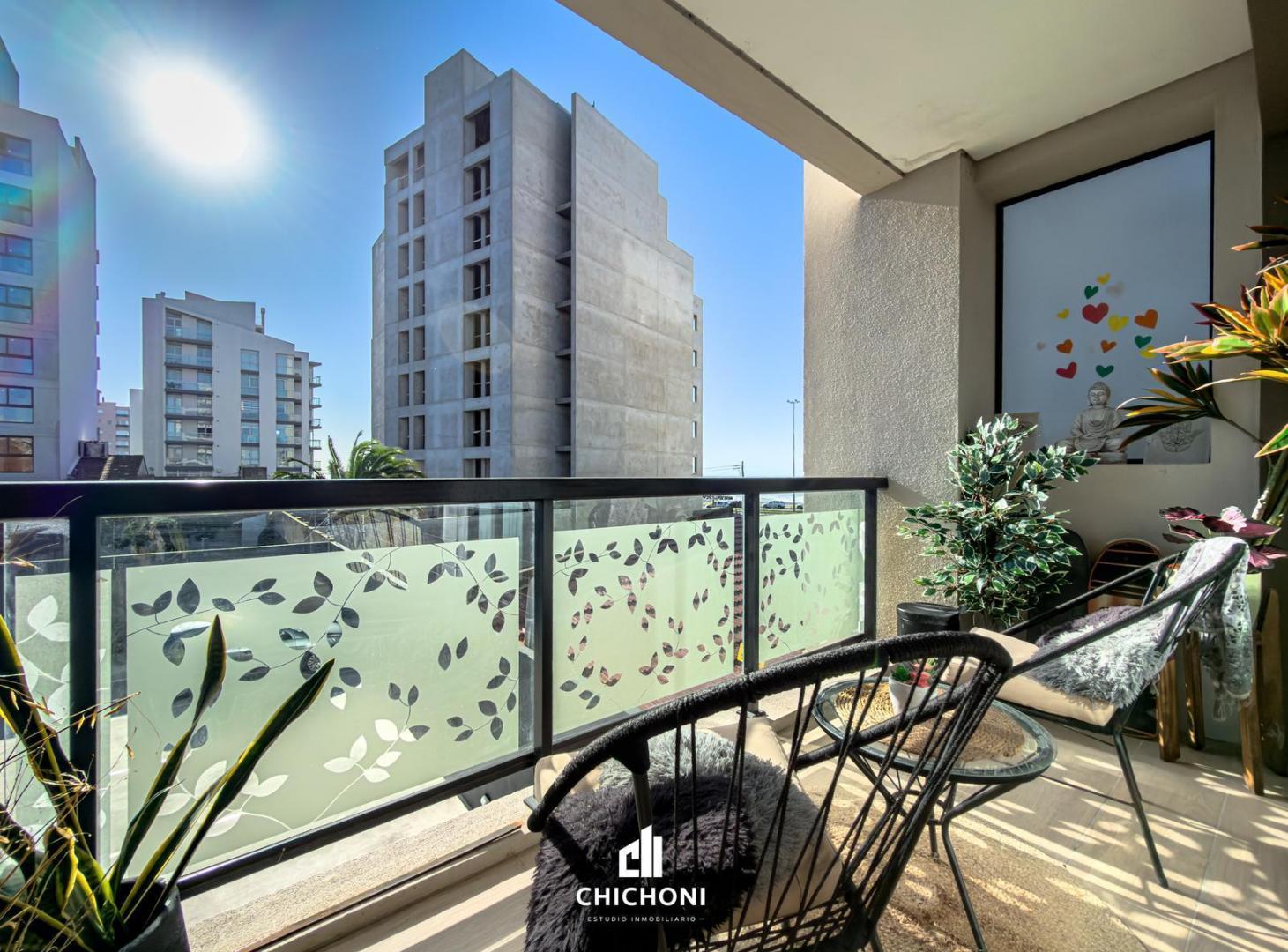 Foto de Venta - Monoambiente - Balcón - Edificio Nuevo con Quincho - Zona, imagen 3