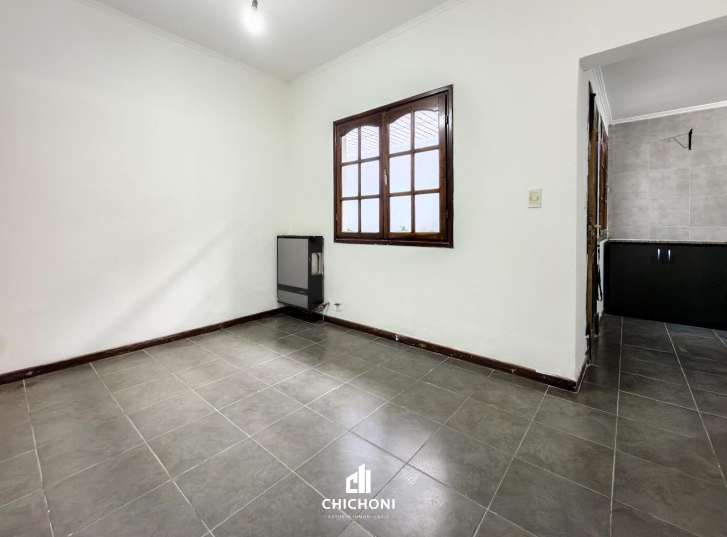 Foto de ALQUILER CASA APTO PROFESIONAL – CASA 4 AMBIENTES CON COCHERA Y PATIO, imagen 2