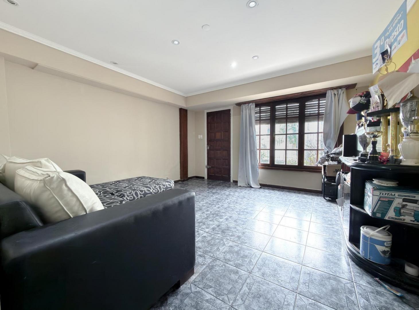 Foto de Venta - Casa 4 Ambientes con Galpón - Zona Las Lilas, imagen 3