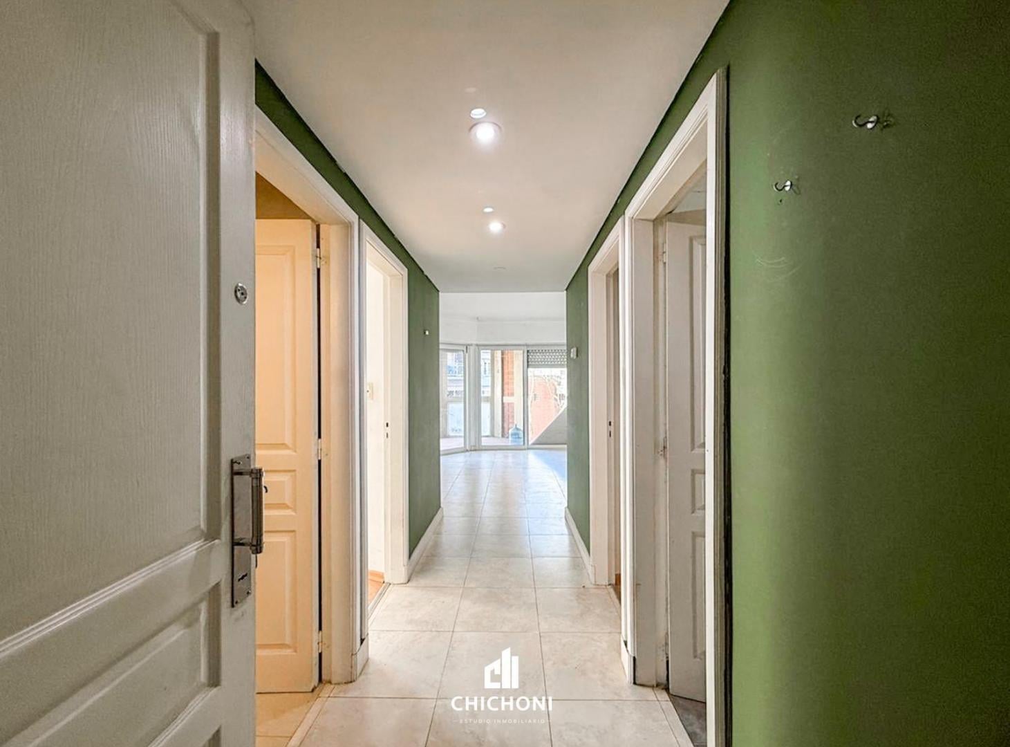 Foto de Venta - Departamento 3 ambientes con cochera y baulera - La Perla, imagen 1