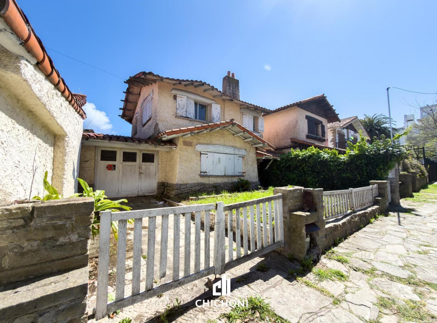 Foto de Venta - Chalet de Interés Patrimonial "Villa Sainte Marie" en Lomas de, imagen 2