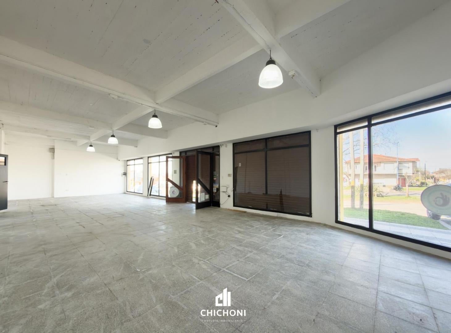 Foto de Alquiler - Local Comercial Varios Rubros - Entrada para Vehículos - Av, imagen 3