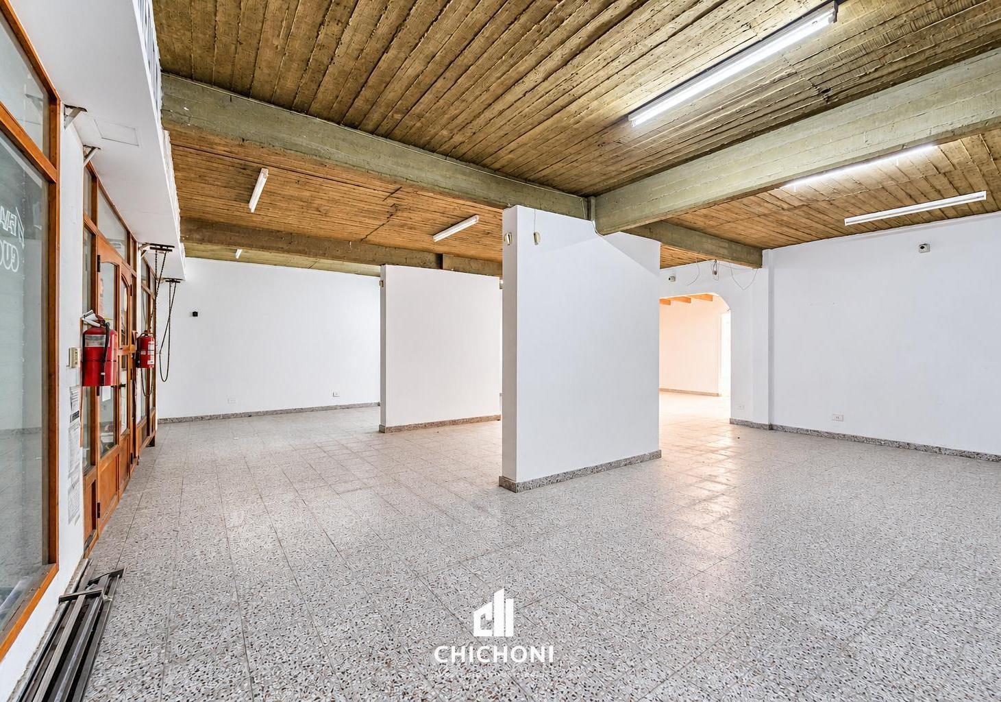 Foto de Alquiler - Local Comercial Varios Rubros - Entrada para Vehículos - Av, imagen 4