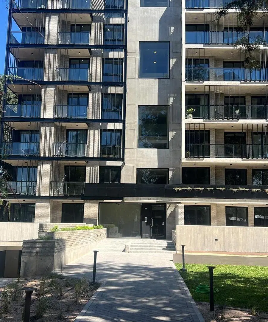 VENTA DEPARTAMENTO 1 DORMITORIO A ESTRENAR CON COCHERA Y PATIO EN CONDOMINIOS PADDOCK- FISHERTON! 2