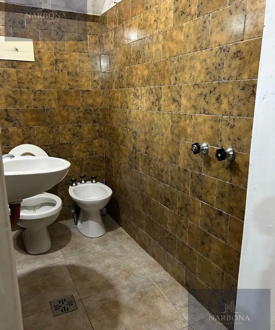 VENTA CASA DE 2 DORMITORIOS DE 113 M2 CUBIERTOS CON PATIO Y JARDÍN EN BARRIO LAS DELICIAS. 4