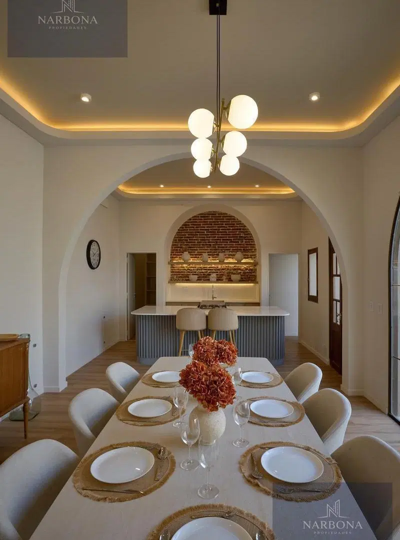VENTA CASA 3 DORMITORIOS CON COCHERA, PISCINA, JARDÍN Y TERRAZA PRIVADA EN BARRIO LOURDES. 2