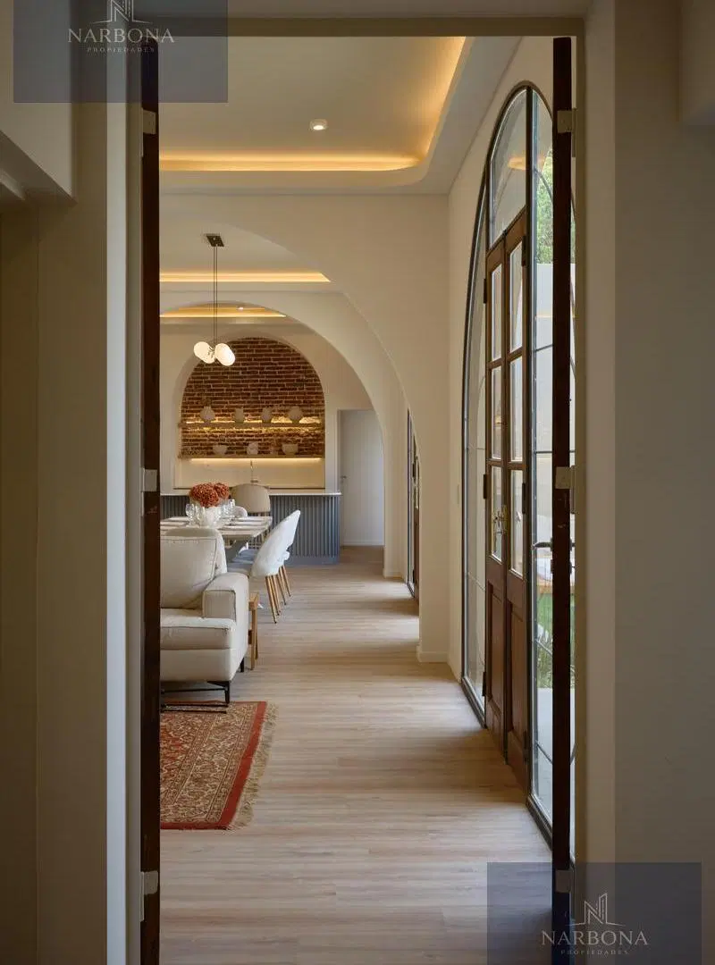VENTA CASA 3 DORMITORIOS CON COCHERA, PISCINA, JARDÍN Y TERRAZA PRIVADA EN BARRIO LOURDES. 2