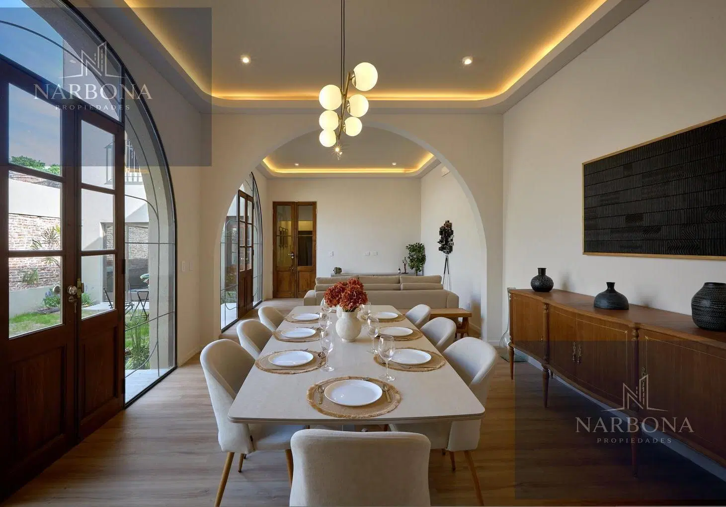 VENTA CASA 3 DORMITORIOS CON COCHERA, PISCINA, JARDÍN Y TERRAZA PRIVADA EN BARRIO LOURDES. 1