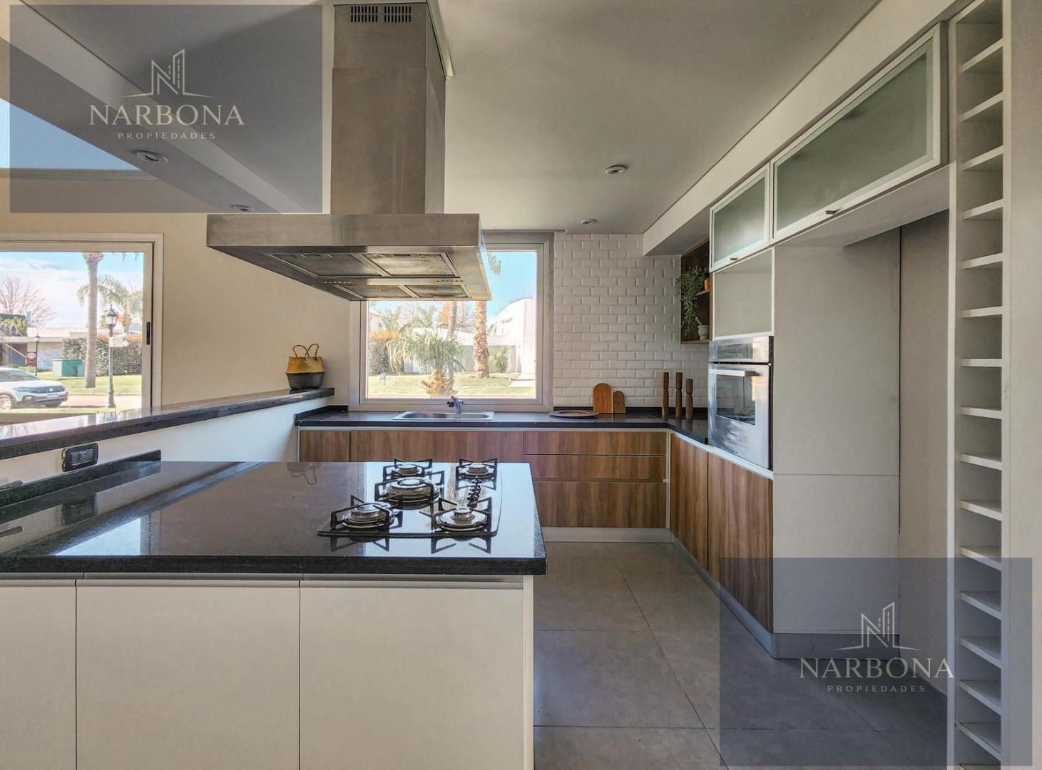 Foto de VENTA CASA 3 DORMITORIOS CON JARDÍN Y PISCINA EN FUNES HILLS, imagen 4