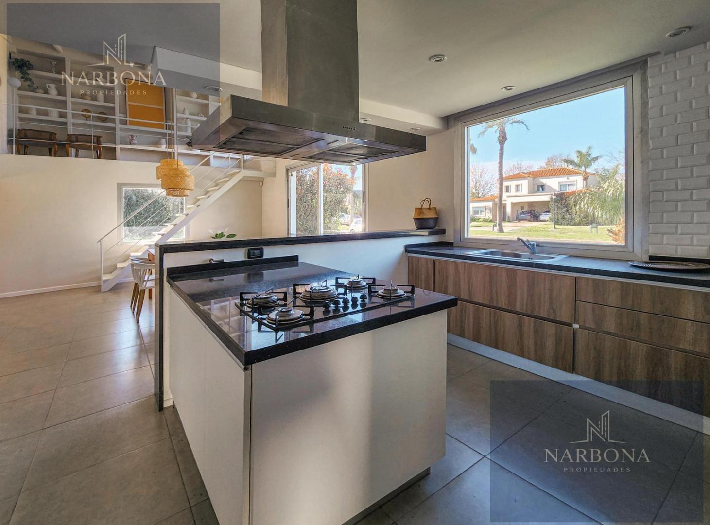 Foto de VENTA CASA 3 DORMITORIOS CON JARDÍN Y PISCINA EN FUNES HILLS, imagen 5