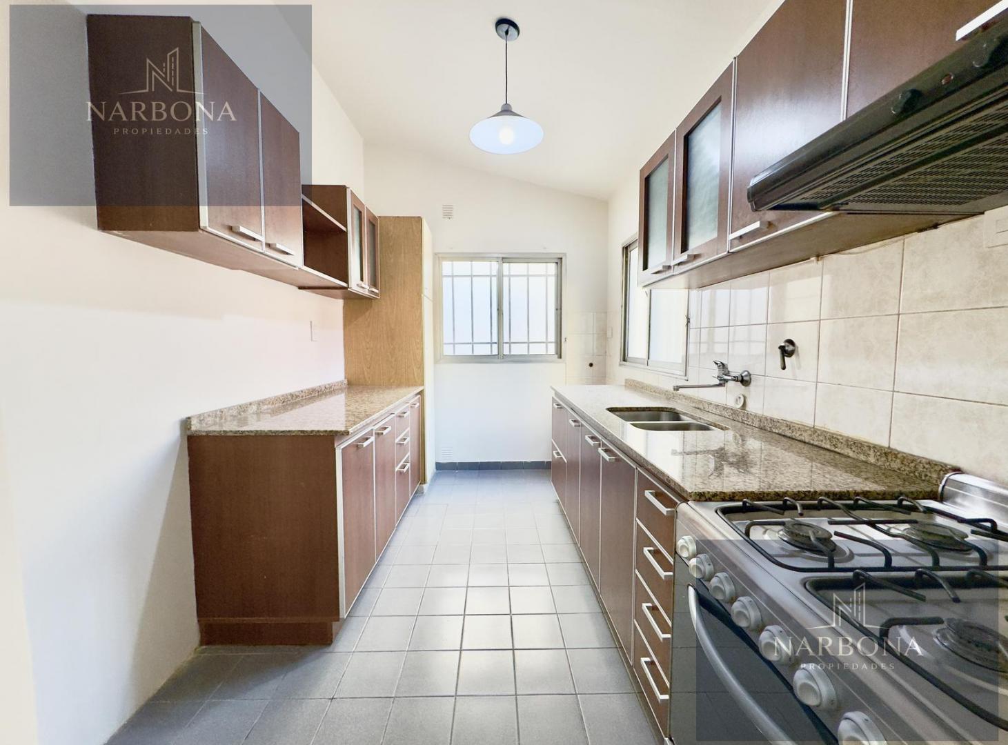 VENTA CASA 2 DORMITORIOS COMODÍN, PATIO, TERRAZA Y COCHERA EN BARRIO GENERAL LAS HERAS