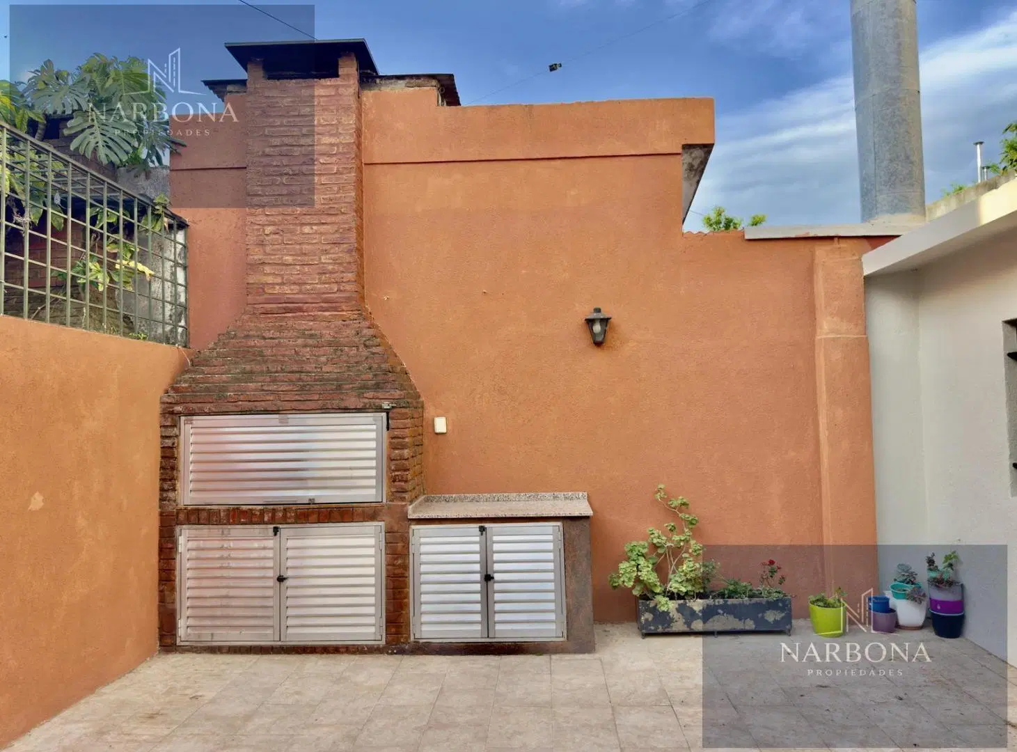 VENTA CASA 2 DORMITORIOS   COMODÍN, PATIO, TERRAZA Y COCHERA EN BARRIO GENERAL LAS HERAS 2